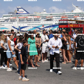 ΔΙΑΜΑΡΤΥΡΙΑ ΣΤΟ ΛΙΜΑΝΙ ΤΟΥ ΗΡΑΚΛΕΙΟΥ ΓΙΑ ΤΗΝ ΑΦΙΞΗ ΤΟΥ ΙΣΡΑΗΛΙΝΟΥ ΚΡΟΥΑΖΙΕΡΟΠΛΟΙΟΥ