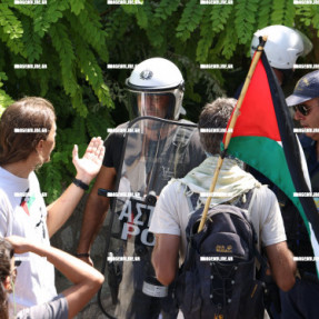 ΔΙΑΜΑΡΤΥΡΙΑ ΣΤΟ ΛΙΜΑΝΙ ΤΟΥ ΗΡΑΚΛΕΙΟΥ ΓΙΑ ΤΗΝ ΑΦΙΞΗ ΤΟΥ ΙΣΡΑΗΛΙΝΟΥ ΚΡΟΥΑΖΙΕΡΟΠΛΟΙΟΥ