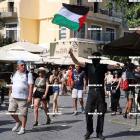 ΔΙΑΜΑΡΤΥΡΙΑ ΣΤΟ ΛΙΜΑΝΙ ΤΟΥ ΗΡΑΚΛΕΙΟΥ ΓΙΑ ΤΗΝ ΑΦΙΞΗ ΤΟΥ ΙΣΡΑΗΛΙΝΟΥ ΚΡΟΥΑΖΙΕΡΟΠΛΟΙΟΥ