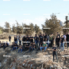 ΜΠΛΟΚΟ ΣΤΟ ΚΟΜΒΟ ΑΕΡΟΔΡΟΜΙΟΥ ΑΠΟ ΤΟΥΣ ΑΓΡΟΤΕΣ