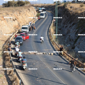 ΜΠΛΟΚΟ ΣΤΟ ΚΟΜΒΟ ΑΕΡΟΔΡΟΜΙΟΥ ΑΠΟ ΤΟΥΣ ΑΓΡΟΤΕΣ