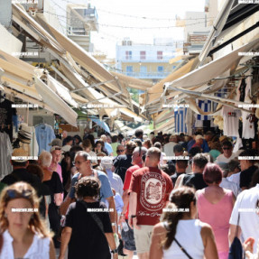 ΓΕΜΑΤΟ ΤΟΥΡΙΣΤΕΣ ΤΟ ΚΕΝΤΡΟ ΚΑΙ Η ΑΓΟΡΑ