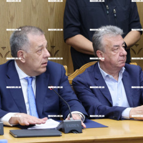 ΕΠΙΣΚΕΨΗ ΤΑΧΙΑΟΥ ΚΑΙ ΣΥΣΚΕΨΗ ΜΕ ΔΗΜΑΡΧΟΥΣ ΚΑΙ ΑΡΝΑΟΥΤΑΚΗ ΣΤΗΝ ΠΕΡΙΦΕΡΕΙΑ