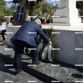 ΚΑΤΑΘΕΣΗ ΣΤΕΦΑΝΩΝ ΣΤΟ ΑΓΑΛΜΑ ΤΟΥ ΑΓΝΩΣΤΟΥ ΣΤΡΑΤΙΩΤΗ