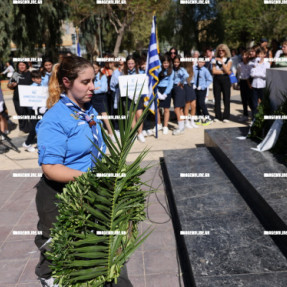 ΚΑΤΑΘΕΣΗ ΣΤΕΦΑΝΩΝ ΣΤΟ ΑΓΑΛΜΑ ΤΟΥ ΑΓΝΩΣΤΟΥ ΣΤΡΑΤΙΩΤΗ