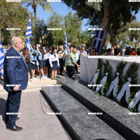 ΚΑΤΑΘΕΣΗ ΣΤΕΦΑΝΩΝ ΣΤΟ ΑΓΑΛΜΑ ΤΟΥ ΑΓΝΩΣΤΟΥ ΣΤΡΑΤΙΩΤΗ