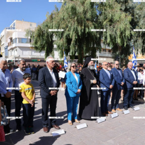 ΚΑΤΑΘΕΣΗ ΣΤΕΦΑΝΩΝ ΣΤΟ ΑΓΑΛΜΑ ΤΟΥ ΑΓΝΩΣΤΟΥ ΣΤΡΑΤΙΩΤΗ