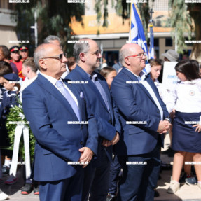 ΚΑΤΑΘΕΣΗ ΣΤΕΦΑΝΩΝ ΣΤΟ ΑΓΑΛΜΑ ΤΟΥ ΑΓΝΩΣΤΟΥ ΣΤΡΑΤΙΩΤΗ