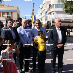 ΚΑΤΑΘΕΣΗ ΣΤΕΦΑΝΩΝ ΣΤΟ ΑΓΑΛΜΑ ΤΟΥ ΑΓΝΩΣΤΟΥ ΣΤΡΑΤΙΩΤΗ