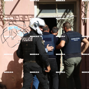 ΣΤΑ ΔΙΚΑΣΤΉΡΙΑ ΟΔΗΓΉΘΗΚΑΝ ΟΙ ΔΎΟ ΚΑΤΗΓΟΡΟΥΜΕΝΟΙ ΤΗΣ ΟΙΚΟΓΈΝΕΙΑΣ ΚΑΡΓΑΚΗ