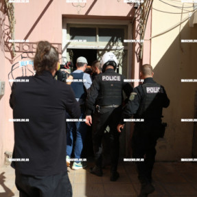 ΣΤΑ ΔΙΚΑΣΤΉΡΙΑ ΟΔΗΓΉΘΗΚΑΝ ΟΙ ΔΎΟ ΚΑΤΗΓΟΡΟΥΜΕΝΟΙ ΤΗΣ ΟΙΚΟΓΈΝΕΙΑΣ ΚΑΡΓΑΚΗ