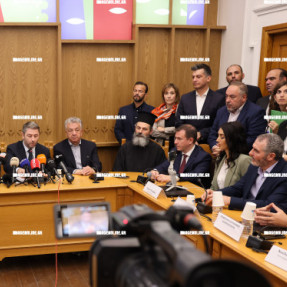 ΣΥΣΚΕΨΗ ΜΕ ΤΟΝ ΝΙΚΟ ΑΝΔΡΟΥΛΑΚΗ ΣΤΗΝ ΠΕΡΙΦΕΡΕΙΑ ΜΕ ΦΟΡΕΙΣ