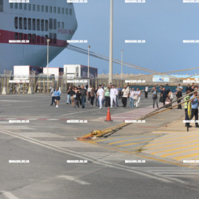 ΔΙΑΜΑΡΤΥΡΙΑ ΣΤΟ ΛΙΜΆΝΙ ΓΙΑ ΤΟ ΙΣΡΑΗΛΙΝΟ  ΚΡΟΥΑΖΙΕΡΟΠΛΟΙΟ