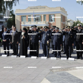 ΚΑΤΑΘΕΣΗ ΣΤΕΦΑΝΩΝ ΓΙΑ ΤΗΝ ΗΜΕΡΑ ΕΝΟΠΛΩΝ ΔΥΝΑΜΕΩΝ