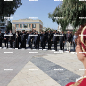 ΚΑΤΑΘΕΣΗ ΣΤΕΦΑΝΩΝ ΓΙΑ ΤΗΝ ΗΜΕΡΑ ΕΝΟΠΛΩΝ ΔΥΝΑΜΕΩΝ