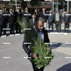 ΚΑΤΑΘΕΣΗ ΣΤΕΦΑΝΩΝ ΓΙΑ ΤΗΝ ΗΜΕΡΑ ΕΝΟΠΛΩΝ ΔΥΝΑΜΕΩΝ