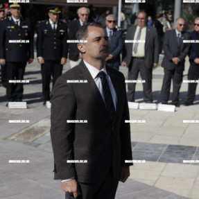 ΚΑΤΑΘΕΣΗ ΣΤΕΦΑΝΩΝ ΓΙΑ ΤΗΝ ΗΜΕΡΑ ΕΝΟΠΛΩΝ ΔΥΝΑΜΕΩΝ