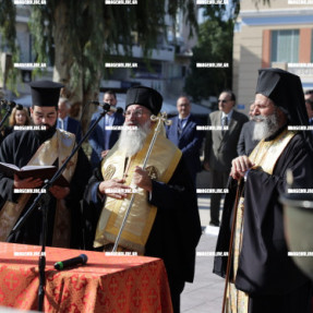 ΚΑΤΑΘΕΣΗ ΣΤΕΦΑΝΩΝ ΓΙΑ ΤΗΝ ΗΜΕΡΑ ΕΝΟΠΛΩΝ ΔΥΝΑΜΕΩΝ