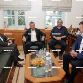 Ο ΓΙΑΝΝΗΣ ΒΡΟΥΤΣΗΣ ΣΤΗΝ ΠΕΡΙΦΕΡΕΙΑ