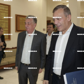 Ο ΓΙΑΝΝΗΣ ΒΡΟΥΤΣΗΣ ΣΤΗΝ ΠΕΡΙΦΕΡΕΙΑ