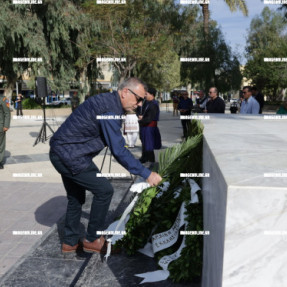 ΚΑΤΑΘΕΣΗ ΣΤΕΦΑΝΩΝ ΓΙΑ ΤΗΝ ΕΘΝΙΚΗ ΑΝΤΙΣΤΑΣΗ