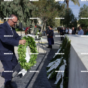 ΚΑΤΑΘΕΣΗ ΣΤΕΦΑΝΩΝ ΓΙΑ ΤΗΝ ΕΘΝΙΚΗ ΑΝΤΙΣΤΑΣΗ