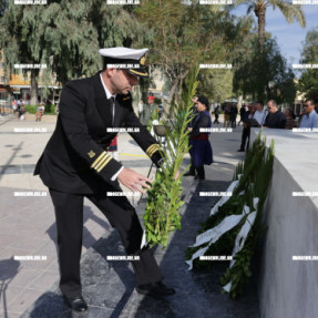 ΚΑΤΑΘΕΣΗ ΣΤΕΦΑΝΩΝ ΓΙΑ ΤΗΝ ΕΘΝΙΚΗ ΑΝΤΙΣΤΑΣΗ