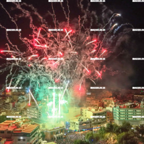 ΦΩΤΑΓΩΓΗΣΗ ΧΡΙΣΤΟΥΓΕΝΝΙΑΤΙΚΟΥ ΔΕΝΤΡΟΥ ΣΤΗΝ ΠΛΑΤΕΙΑ ΕΛΕΥΘΕΡΙΑΣ