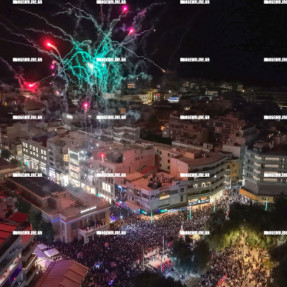 ΦΩΤΑΓΩΓΗΣΗ ΧΡΙΣΤΟΥΓΕΝΝΙΑΤΙΚΟΥ ΔΕΝΤΡΟΥ ΣΤΗΝ ΠΛΑΤΕΙΑ ΕΛΕΥΘΕΡΙΑΣ