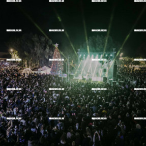 ΦΩΤΑΓΩΓΗΣΗ ΧΡΙΣΤΟΥΓΕΝΝΙΑΤΙΚΟΥ ΔΕΝΤΡΟΥ ΣΤΗΝ ΠΛΑΤΕΙΑ ΕΛΕΥΘΕΡΙΑΣ