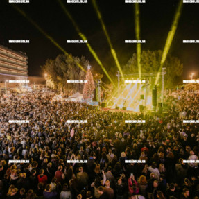 ΦΩΤΑΓΩΓΗΣΗ ΧΡΙΣΤΟΥΓΕΝΝΙΑΤΙΚΟΥ ΔΕΝΤΡΟΥ ΣΤΗΝ ΠΛΑΤΕΙΑ ΕΛΕΥΘΕΡΙΑΣ