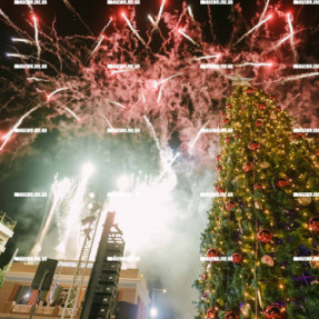 ΦΩΤΑΓΩΓΗΣΗ ΧΡΙΣΤΟΥΓΕΝΝΙΑΤΙΚΟΥ ΔΕΝΤΡΟΥ ΣΤΗΝ ΠΛΑΤΕΙΑ ΕΛΕΥΘΕΡΙΑΣ