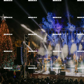 ΦΩΤΑΓΩΓΗΣΗ ΧΡΙΣΤΟΥΓΕΝΝΙΑΤΙΚΟΥ ΔΕΝΤΡΟΥ ΣΤΗΝ ΠΛΑΤΕΙΑ ΕΛΕΥΘΕΡΙΑΣ