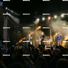 ΦΩΤΑΓΩΓΗΣΗ ΧΡΙΣΤΟΥΓΕΝΝΙΑΤΙΚΟΥ ΔΕΝΤΡΟΥ ΣΤΗΝ ΠΛΑΤΕΙΑ ΕΛΕΥΘΕΡΙΑΣ