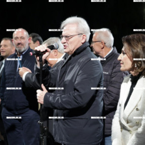 ΦΩΤΑΓΩΓΗΣΗ ΧΡΙΣΤΟΥΓΕΝΝΙΑΤΙΚΟΥ ΔΕΝΤΡΟΥ ΣΤΗΝ ΠΛΑΤΕΙΑ ΕΛΕΥΘΕΡΙΑΣ