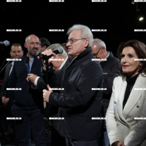 ΦΩΤΑΓΩΓΗΣΗ ΧΡΙΣΤΟΥΓΕΝΝΙΑΤΙΚΟΥ ΔΕΝΤΡΟΥ ΣΤΗΝ ΠΛΑΤΕΙΑ ΕΛΕΥΘΕΡΙΑΣ