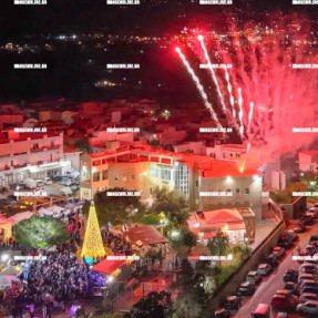 ΦΩΤΑΓΩΓΗΣΗ ΤΟΥ ΧΡΙΣΤΟΥΓΕΝΝΙΑΤΙΚΟΥ ΔΕΝΤΡΟΥ ΣΤΟ ΓΑΖΙ