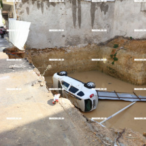 ΑΥΤΟΚΙΝΗΤΟ ΕΠΕΣΕ ΣΤΑ ΘΕΜΕΛΙΑ ΟΙΚΟΔΟΜΗΣ