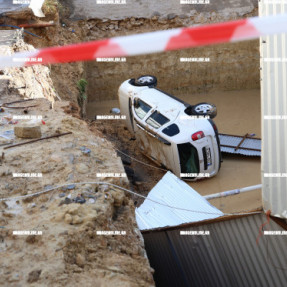 ΑΥΤΟΚΙΝΗΤΟ ΕΠΕΣΕ ΣΤΑ ΘΕΜΕΛΙΑ ΟΙΚΟΔΟΜΗΣ