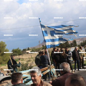 ΜΠΛΟΚΟ ΣΤΟ ΑΕΡΟΔΡΟΜΙΟ ΓΙΑ ΤΟΥΣ ΑΓΡΟΤΕΣ