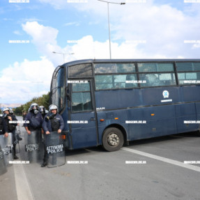 ΜΠΛΟΚΟ ΣΤΟ ΑΕΡΟΔΡΟΜΙΟ ΓΙΑ ΤΟΥΣ ΑΓΡΟΤΕΣ