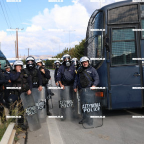 ΜΠΛΟΚΟ ΣΤΟ ΑΕΡΟΔΡΟΜΙΟ ΓΙΑ ΤΟΥΣ ΑΓΡΟΤΕΣ