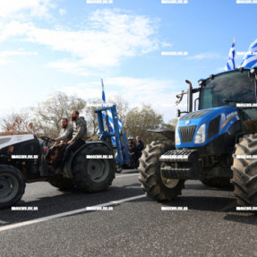 ΜΠΛΟΚΟ ΣΤΟ ΑΕΡΟΔΡΟΜΙΟ ΓΙΑ ΤΟΥΣ ΑΓΡΟΤΕΣ
