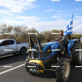 ΜΠΛΟΚΟ ΣΤΟ ΑΕΡΟΔΡΟΜΙΟ ΓΙΑ ΤΟΥΣ ΑΓΡΟΤΕΣ