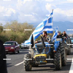 ΜΠΛΟΚΟ ΣΤΟ ΑΕΡΟΔΡΟΜΙΟ ΓΙΑ ΤΟΥΣ ΑΓΡΟΤΕΣ
