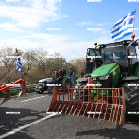 ΜΠΛΟΚΟ ΣΤΟ ΑΕΡΟΔΡΟΜΙΟ ΓΙΑ ΤΟΥΣ ΑΓΡΟΤΕΣ