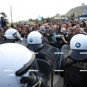 ΜΠΛΟΚΟ ΣΤΟ ΑΕΡΟΔΡΟΜΙΟ ΓΙΑ ΤΟΥΣ ΑΓΡΟΤΕΣ