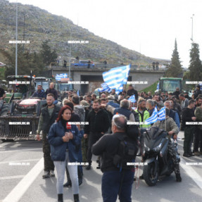 ΜΠΛΟΚΟ ΣΤΟ ΑΕΡΟΔΡΟΜΙΟ ΓΙΑ ΤΟΥΣ ΑΓΡΟΤΕΣ