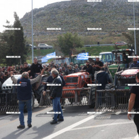 ΜΠΛΟΚΟ ΣΤΟ ΑΕΡΟΔΡΟΜΙΟ ΓΙΑ ΤΟΥΣ ΑΓΡΟΤΕΣ