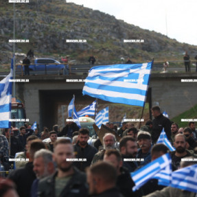 ΜΠΛΟΚΟ ΣΤΟ ΑΕΡΟΔΡΟΜΙΟ ΓΙΑ ΤΟΥΣ ΑΓΡΟΤΕΣ
